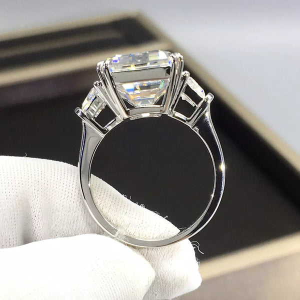 THE EMERALD PLATINUM RING
