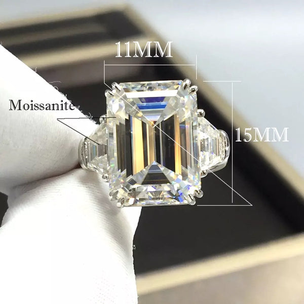 THE EMERALD PLATINUM RING