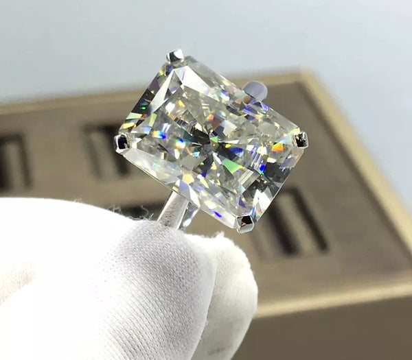 RADIANT PLATINUM RING